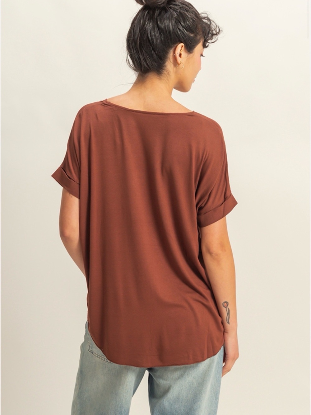 Relaxed V-Neck Short Sleeve Top in Brown - NWT - Medium - Picture 3 of 6